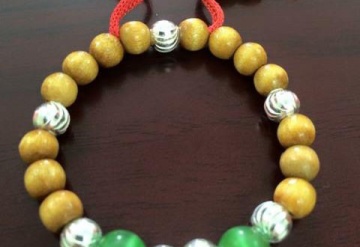 Công dụng thần thánh của vòng dâu tằm mà nhiều mẹ chọn cho con mang