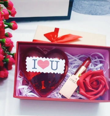 Combo Son Môi + Socola tình nhân hình trái tim + hộp decor hoa hồng đỏ