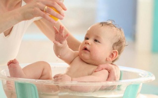 Cho trẻ ngửi dầu tràm như thế nào là an toàn và hiệu quả