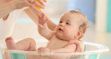 Cho trẻ ngửi dầu tràm như thế nào là an toàn và hiệu quả