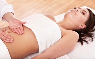 Massage giúp lấy lại vẻ đẹp của làn da sau sinh cho các mẹ