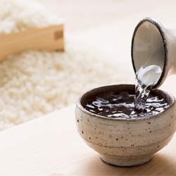 Thế nào là rượu gạo ngon và tác dụng của việc uống rượu đúng và đủ