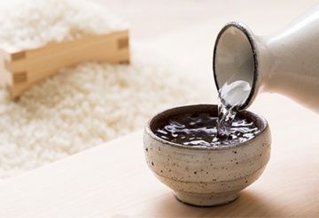 Thế nào là rượu gạo ngon và tác dụng của việc uống rượu đúng và đủ