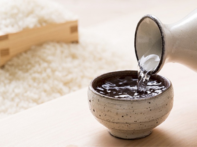 Thế nào là rượu gạo ngon và tác dụng của việc uống rượu đúng và đủ