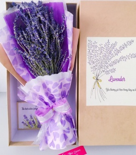 Bó lavender cầm tay kèm hộp