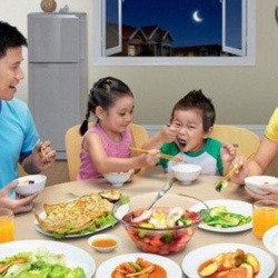 Bữa tối gia đình vui vẻ cho sức khỏe tuyệt vời