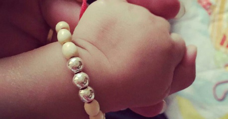 Câu chuyện về vòng dâu tằm cho bé của Thỏ Store