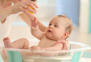 Giao mùa rồi, mẹ đã dùng tinh dầu tràm cho bé chưa?