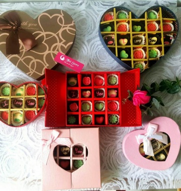 Hộp Socola Valentine tim 18 ngăn