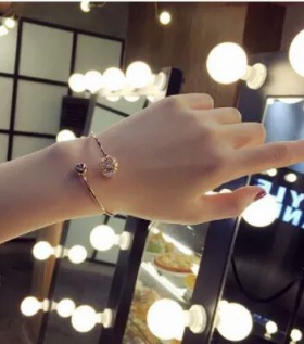 Lắc tay quả cầu hoa