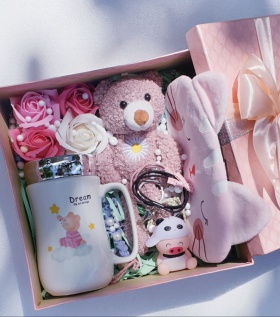 Set cốc, gấu bông, mốc khoá