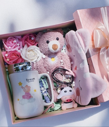 Set cốc, gấu bông, mốc khoá