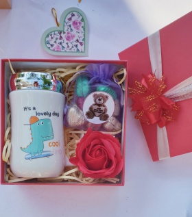 Túi Socola Valentine + Cốc sứ nắp gương
