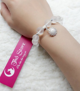Vòng tay đá thạch anh phong thủy màu trắng
