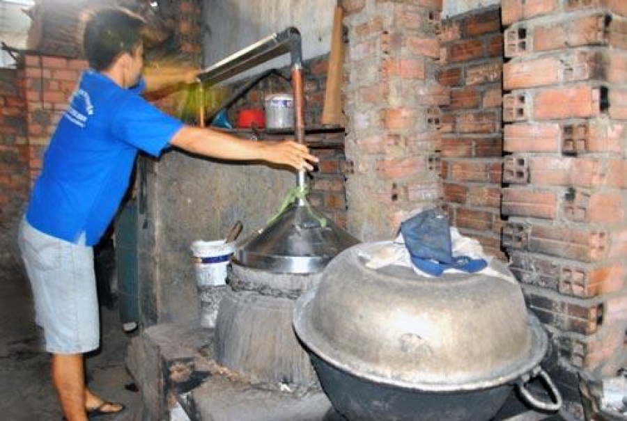 nau ruou thu cong truyen thong